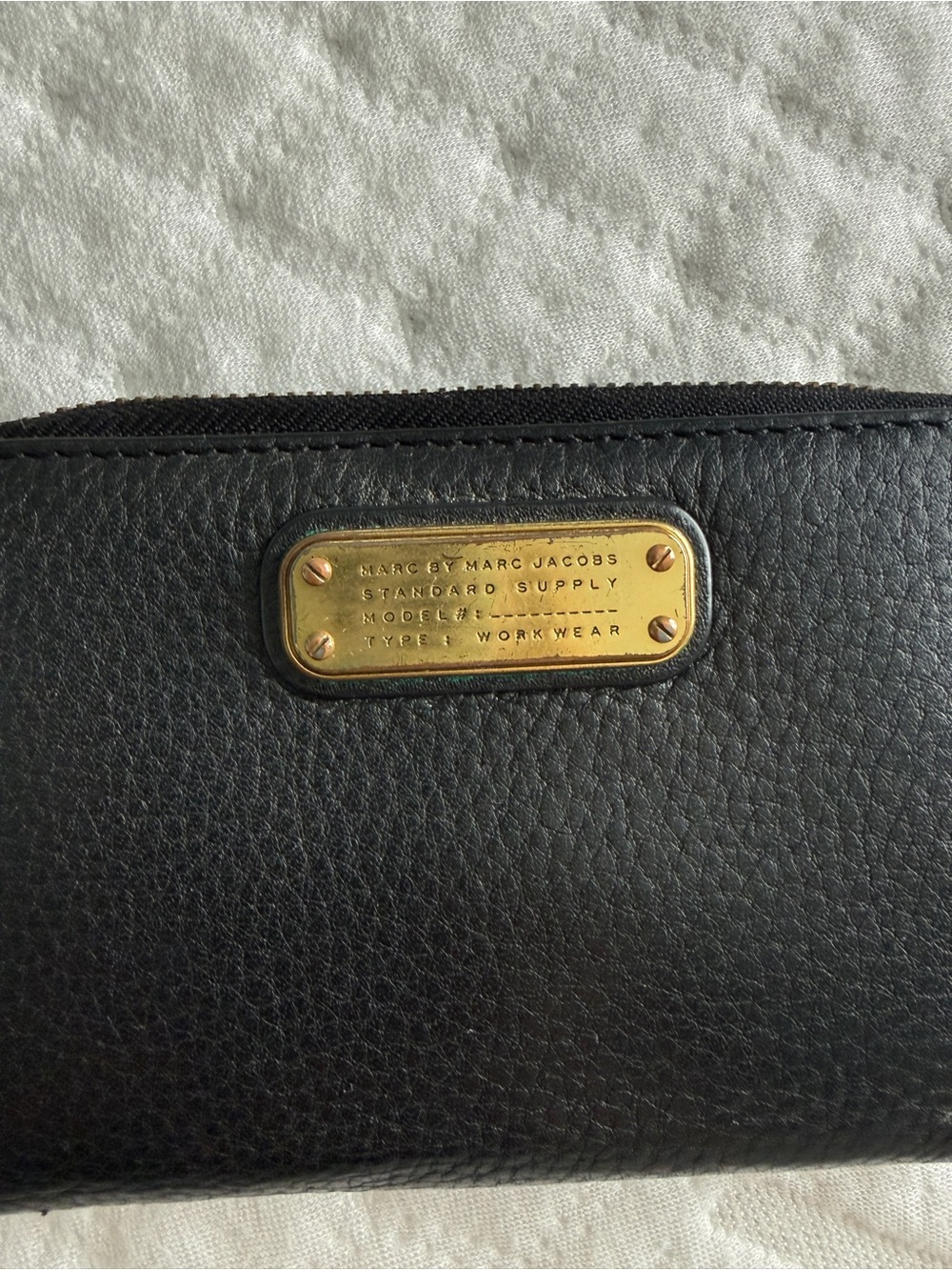 Marc by Marc Jacobs Black Pebble Leather Zip Wristlet with Gold Plate - Picture 2 of 4